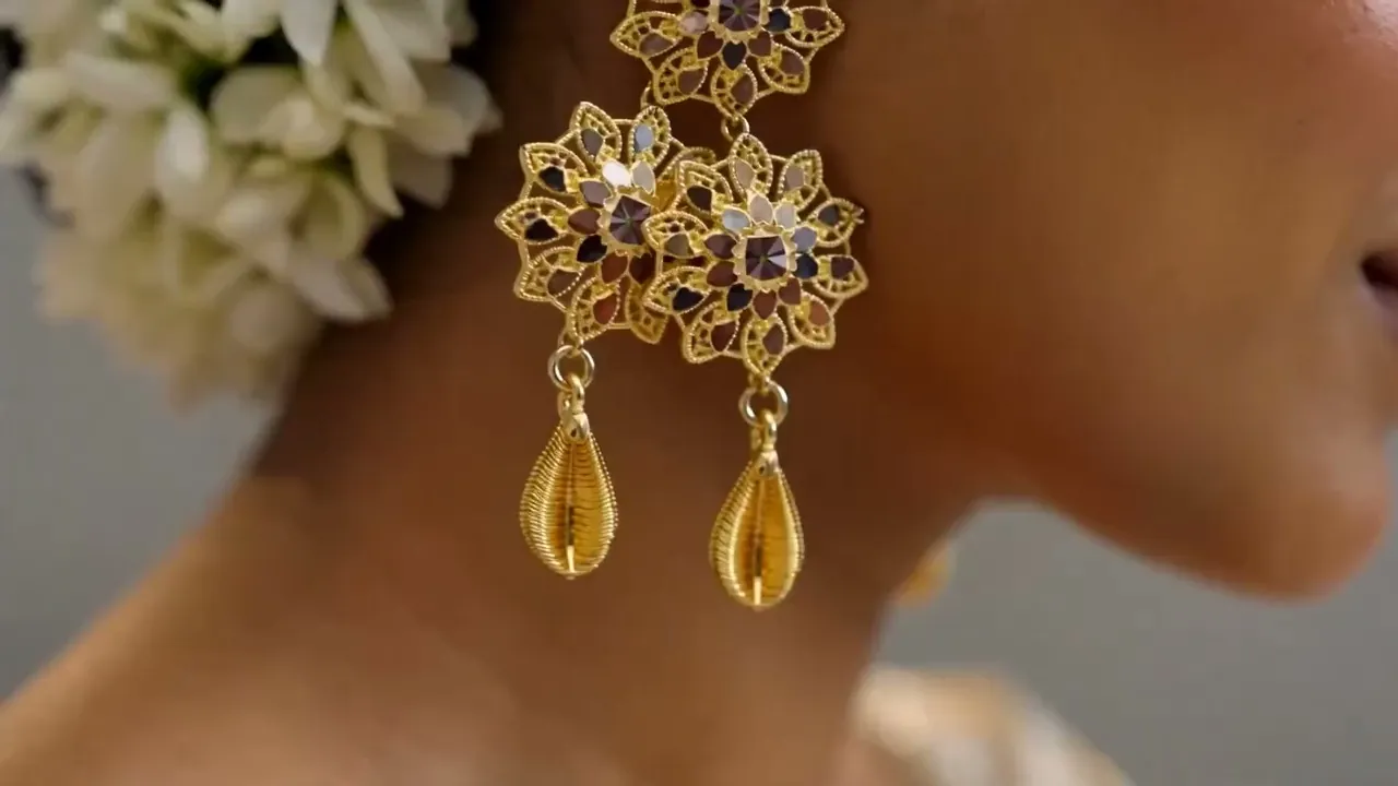 Sarafa Bazaar India: A full AI commercial for a gold earring collection.